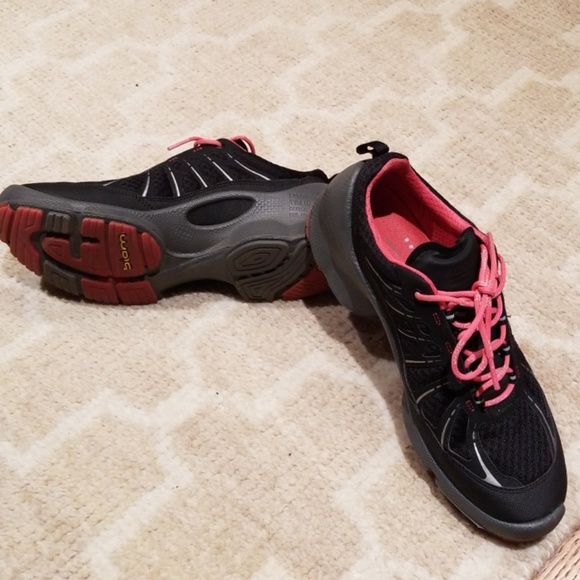 Shoes - Picture 3 of 4